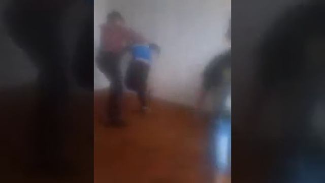 Кики и Шейк и Железная рука он апиратор. смотреть онлайн