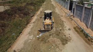 Строительство, грунтовая дорога