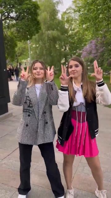 Слева или справа?)) #Тренд #Красота #стиль #Танец #trend #shorts #style #dance смотреть онлайн