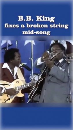 B.B. King Fixes A Broken String During The Concert #shorts #bbking #guitar #bluesmusic