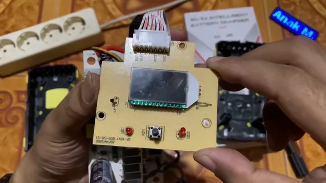 Membongkar Intelligent Battery Charger AKI UD20 12V/6A Ada Mode Repair AKI Rusak смотреть онлайн