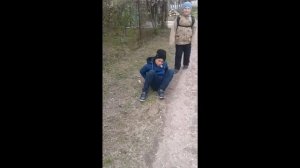 ШОК ПАЦАН УДАРИЛ ПАЦАНА И ОН СЛОМАЛ......