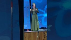 Җырчы Гөлнара Гыйбадуллинаның кызы Әминә дә җырларга ярата