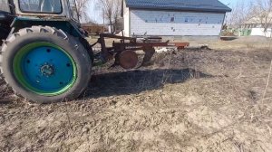 Первая работа в 2025 году. Пашу участок на ЮМЗ.