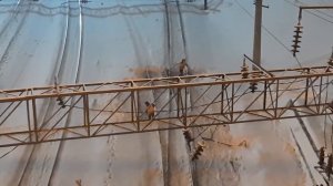 Чем очищают железные дороги от снега в России