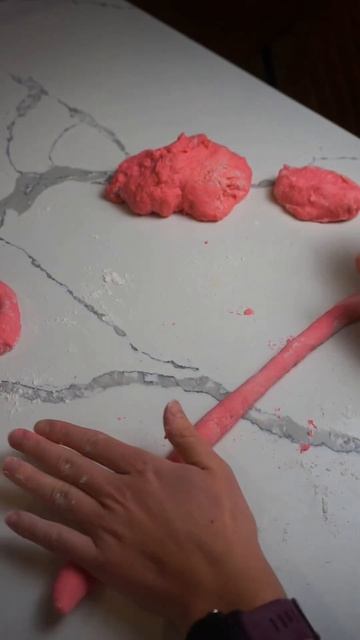 Pink heart-shaped pretzels! Putting a lovey-dovey twist on everything these days🫶💖 recipe on site! смотреть онлайн