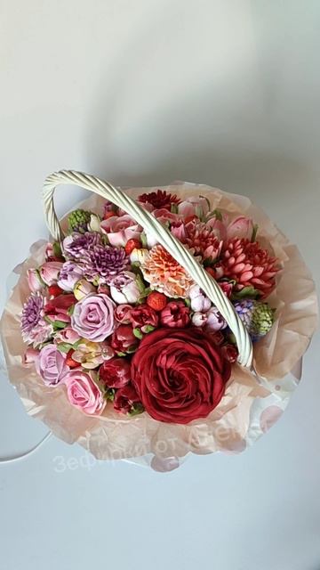Зефирные цветы в корзине