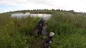Ловля карася на червя с ароматизатором. Кормим гранулами со вкусом чеснока