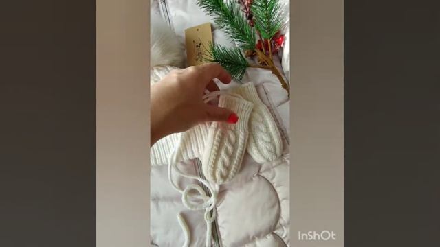 Шапка и варежки (без пальчика) для малыша 6-9 месяцев из нежной мягкой мериносовой шерсти (Италия)