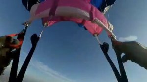 Парашютист в Крыму. Парашют типа крыло. Постепенное освоение очередного купола типа крыло...