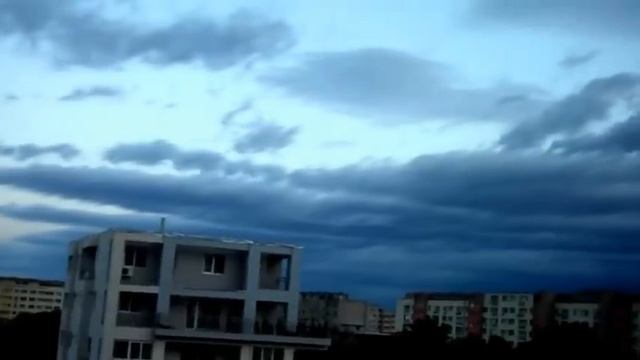 25 aprilie 2012, ora 7 PM. Se anunta vijelie in Bucuresti. смотреть онлайн