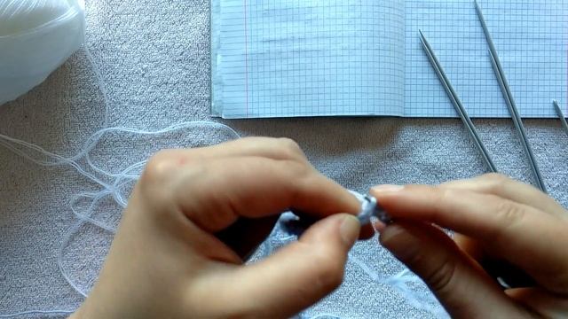 Двухсторонняя шапка с отворотом, вязание спицами