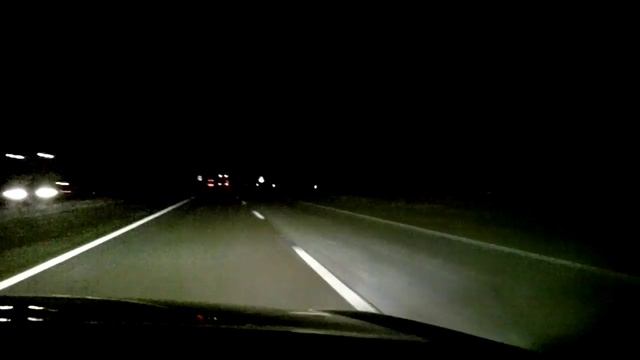 Audi a6 2011 limo 3.0 tdi cruising on autobahn at night. смотреть онлайн