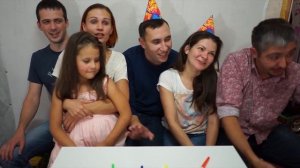 Красный шарик красный шарик где же ты вот он я вот он я как дела ?