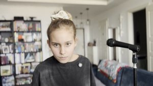 Лера Кузнецова делает свой вариант Кристины из сериала Плакса а сцене, когда Кристина выгоняет Машу