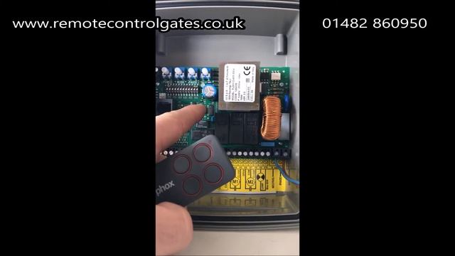 V2 Flexy2 electric gate control panel installation coding of Phox radio transmitter смотреть онлайн