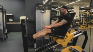 Подъемы на носки в тренажере