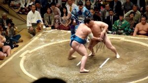 Yokozuna Hakuho (7-0) -Tochinoshin (4-3) , Sumo : Natsubasho 2010