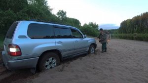 ЗАСТРЯЛ КРУЗАК НА БЕРЕГУ Р. ЛЕТКА / НО МЫ НАШЛИ ВЫХОД.