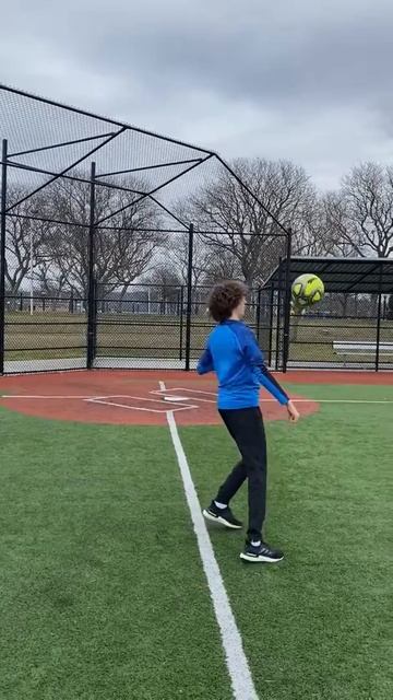 VCFNY 🦇🏡 #9 Individual training drills ⚽️ Juggling challenge... Foot - thigh - head смотреть онлайн