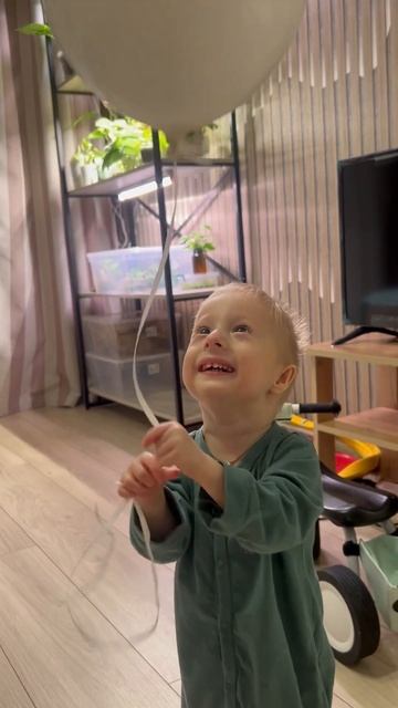 С Международным женским днём 8 марта!😂 смотреть онлайн