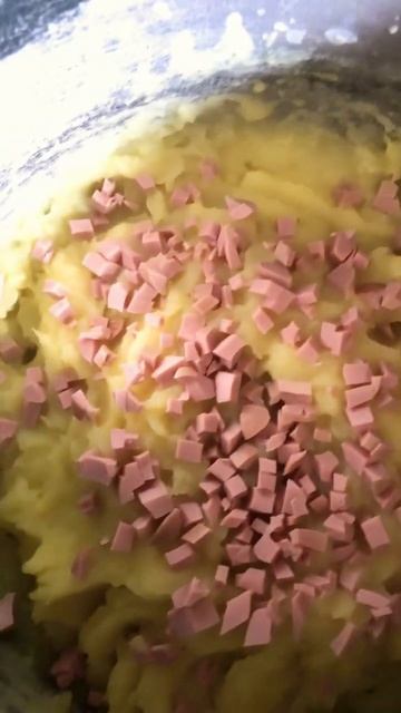 Обед -пюре с сосисками и будет рыбы жареная хек 🥰🥰🥰 смотреть онлайн