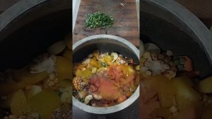 Говядина с кукурузной и горохом в авганском казане