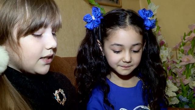 Как сделать модный браслет? / Час без родителей смотреть онлайн