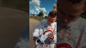 Мия бойка подарила Егору шипу подарок