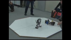 Робовью ИКССФ против еще одного Прототипа. Битва роботов в Японии