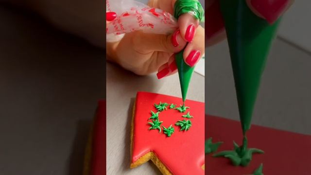 Пряничный домик 💫 #рецепты #новыйгод #еда #новогодний_стол смотреть онлайн