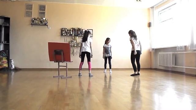 Оля,Соня и Настя - Под звуки поцелуев) смотреть онлайн