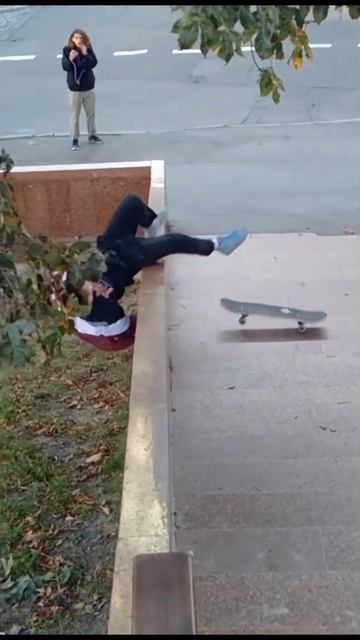 Потерялся на скейте!🤯 #shorts смотреть онлайн