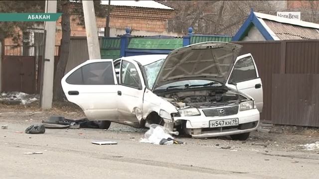 В Абакане водитель таранил бетонный столб смотреть онлайн