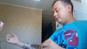 Fanta mc проткнёт себе руку ножом, много крови будет, жесть