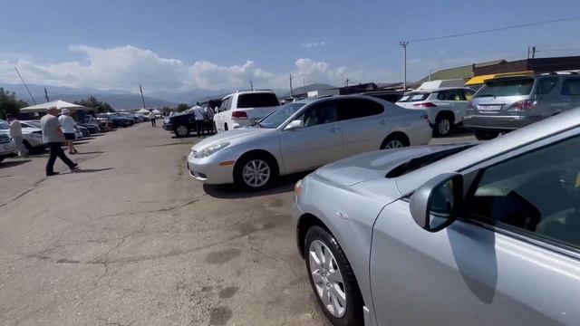 Авторынок Алматы жанданды кіргізбей алып жатыр кейбір көліктерді#тайота #авторынок #алматы #мерседе смотреть онлайн