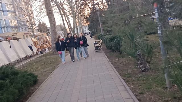 Вечерняя Анапа. Улица Горького. 9 марта 2025