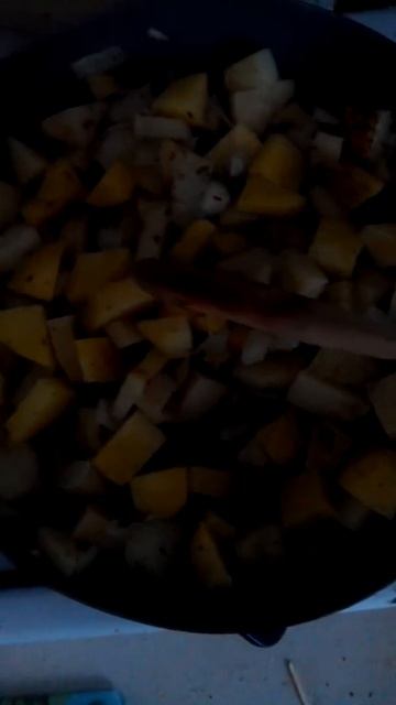 Картошка с луком и специями по-индийски