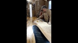 Изготовление и продажа мебели из слэбов натурального дерева: огромная столешница из слэба дуба