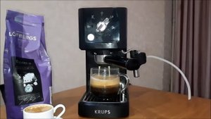 Простая и компактная кофеварка KRUPS.