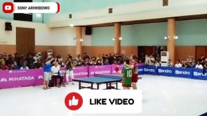 ADAM BOBROW TERBAHAK-BAHAK MELIHAT KARET BINTIK INDONESIA