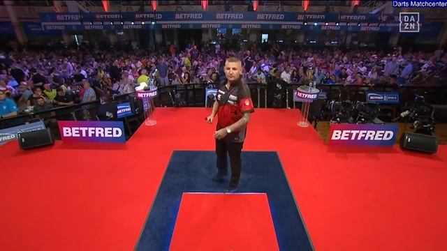 Nathan Aspinall Throwing Darts Left Handed During Van Gerwen Match смотреть онлайн