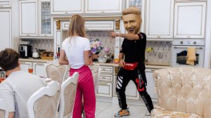 😱 Поздравление в ростовой кукле. Егор Крид 👊