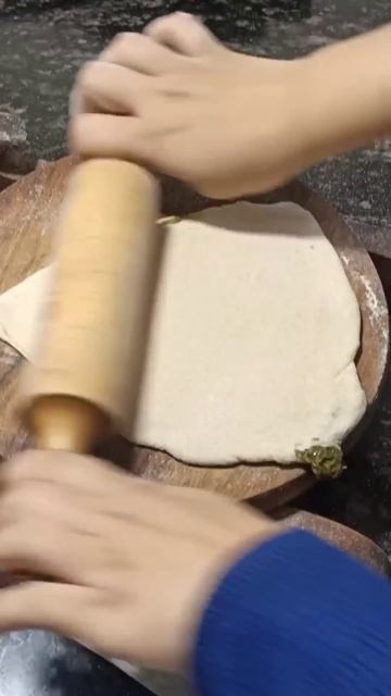 Methi ka paratha|crispy tasty methi ka paratha #shorts #short #youtubeshorts смотреть онлайн