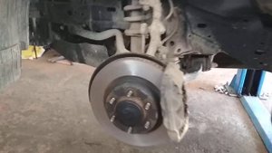 Проточка тормозных дисков без снятия автомобиля. Toyota Land Cruiser Prado. Расточка дисков.