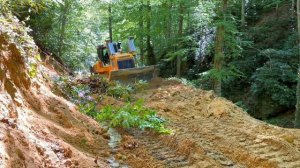 Строительство, срезаем горный, лесной склон