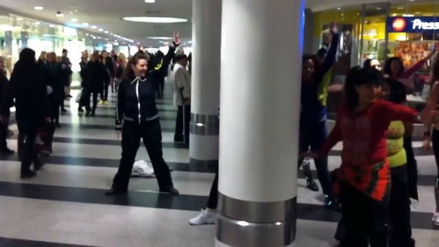 FlashMob 8 March 2012.m4v смотреть онлайн