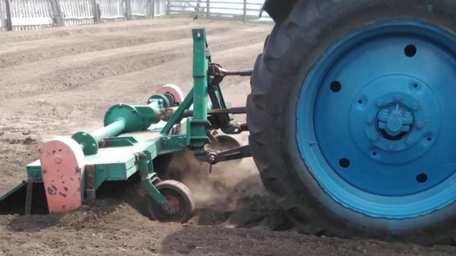 Фреза самодельная садовая на МТЗ #ru_kompass #мтз #жизньвдеревне #фрезасадовая смотреть онлайн