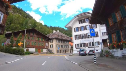 🚗 SmartTV 4К ➤ Симменталь, Швейцария - живописная поездка из Ленка-им-Симменталя в Тун!
