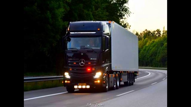 Black Actros MP 4 / Short Video for Andrew. смотреть онлайн